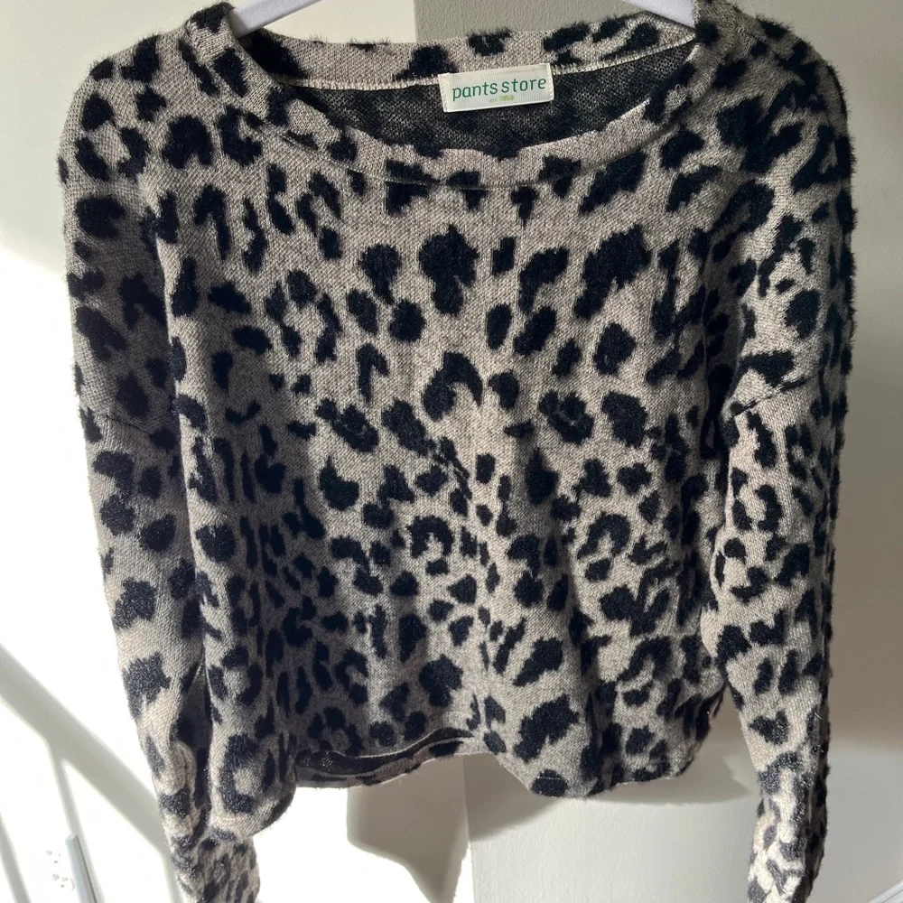Leopard Print Sweater - Picture 3 of 3